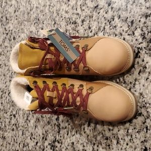 Toms waterproof boots in Mesa